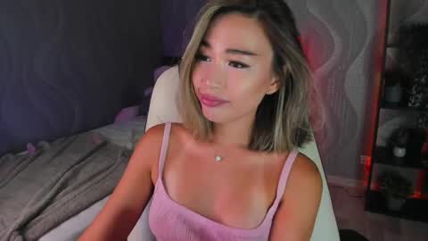 Snapshot of sensualily chatting on 06-08-26, 03:45 Kiki online show from 06-08-26, 03:45
