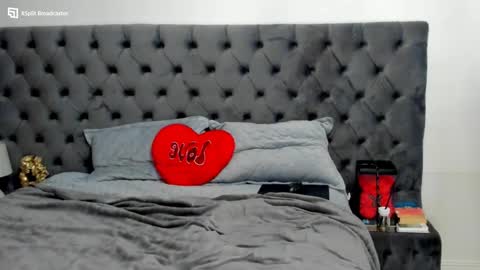 Snapshot of sensualldream chatting on 03-04-25, 03:00 Alya online show from 03-04-25, 03:00