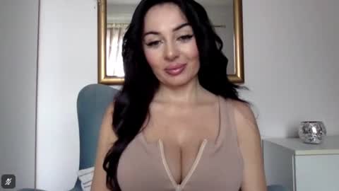 Snapshot of sensuallstella chatting on 11-28-25, 08:17 sensuallstella online show from 11-28-25, 08:17