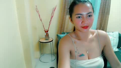 Snapshot of sensuous_rose chatting on 02-14-25, 12:25 ROSE online show from 02-14-25, 12:25