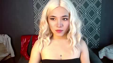 Snapshot of seraphinaheather chatting on 10-14-25, 09:32 Chloe online show from 10-14-25, 09:32