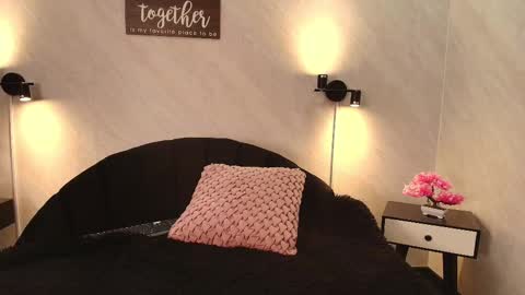 Seren  Follow me online show from 02-18-25, 06:26