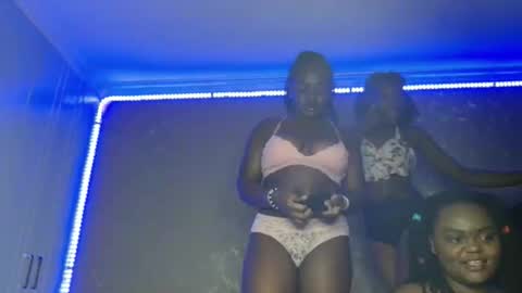 Serene online show from 11-11-25, 04:07