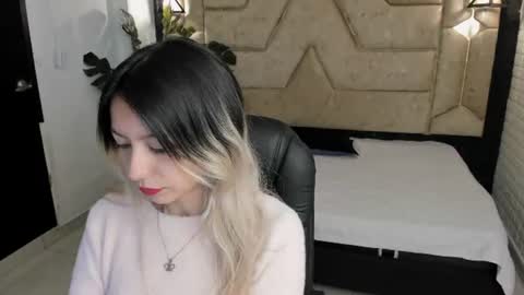 Snapshot of serene_waves chatting on 06-19-26, 11:47 Serene online show from 06-19-26, 11:47