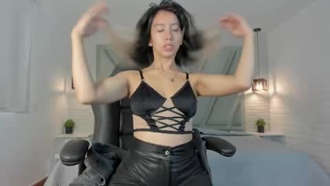 Snapshot of serene_waves chatting on 07-14-26, 01:28 Serene online show from 07-14-26, 01:28