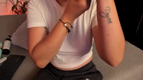 Snapshot of serenity_day chatting on 09-24-25, 01:53 Serenity online show from 09-24-25, 01:53