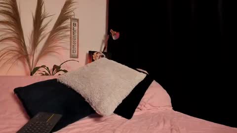 Snapshot of serenity_day chatting on 10-21-25, 02:45 Serenity online show from 10-21-25, 02:45