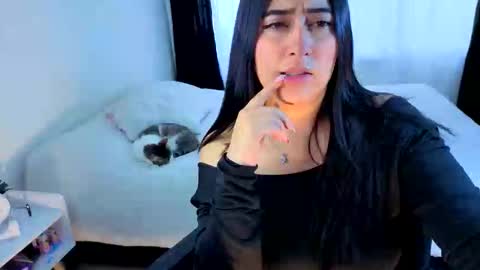 Serenna Cruz online show from 10-17-25, 09:17