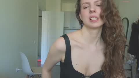 Snapshot of sereta_fin chatting on 06-07-26, 10:41 Hey Guys and Girls non-binary personalities Im Sereta online show from 06-07-26, 10:41