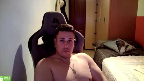 Snapshot of sergio95n chatting on 10-29-25, 03:47 Pollos online show from 10-29-25, 03:47