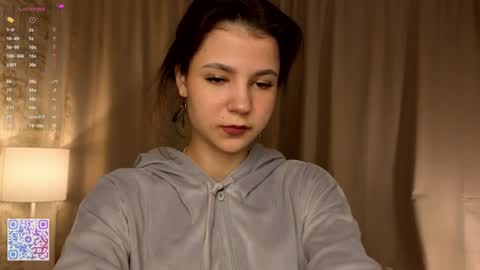Snapshot of serinazele chatting on 06-15-26, 06:54 Melissa online show from 06-15-26, 06:54