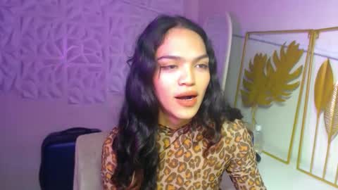 Snapshot of servicedoll18 chatting on 11-18-25, 06:12 Bella online show from 11-18-25, 06:12