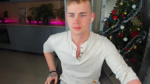 Snapshot of sevans14 chatting on 01-09-25, 12:35 SevanS14 online show from 01-09-25, 12:35