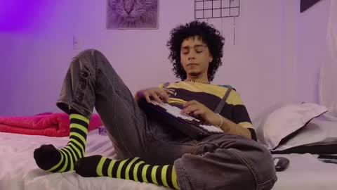 Snapshot of seven7xis chatting on 11-26-25, 05:19 Alexis online show from 11-26-25, 05:19