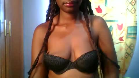 Snapshot of sexie_love chatting on 10-18-25, 01:23 Nancy online show from 10-18-25, 01:23