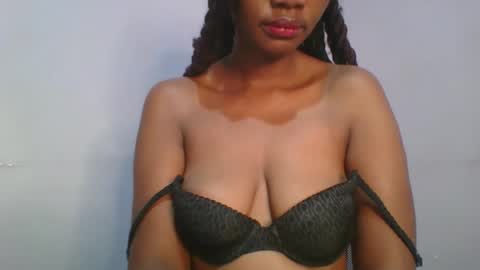 Snapshot of sexie_love chatting on 10-19-25, 05:08 Nancy online show from 10-19-25, 05:08