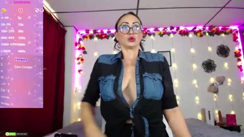 Snapshot of sexifacex1 chatting on 05-07-26, 06:46 Lili online show from 05-07-26, 06:46