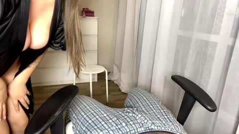 Snapshot of sexmoon11 chatting on 12-11-24, 03:37 My name is Mia whats yours online show from 12-11-24, 03:37