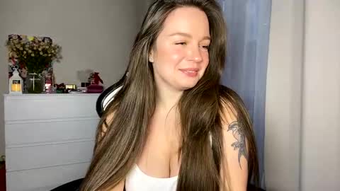 Snapshot of sexmoon11 chatting on 01-06-25, 11:18 My name is Mia whats yours online show from 01-06-25, 11:18