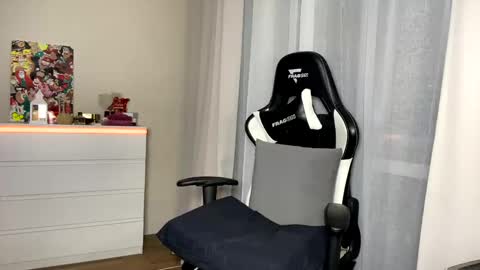 Snapshot of sexmoon11 chatting on 02-11-25, 10:39 My name is Mia whats yours online show from 02-11-25, 10:39