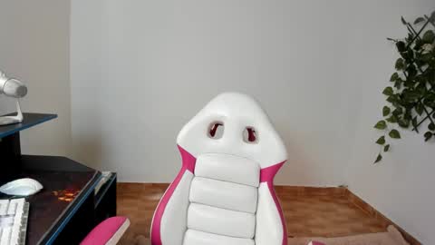 Snapshot of sexual_addiction chatting on 01-08-25, 04:11 SARA online show from 01-08-25, 04:11