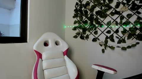 Snapshot of sexual_addiction chatting on 02-10-25, 06:56 SARA online show from 02-10-25, 06:56