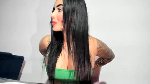 Snapshot of sexual_addiction chatting on 10-21-25, 12:44 SARA online show from 10-21-25, 12:44