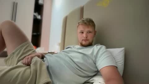 Snapshot of sexual_sbotage chatting on 02-17-26, 05:41 Max Leman online show from 02-17-26, 05:41