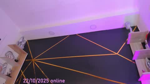 Tifanny Benitez  online show from 10-22-25, 08:52