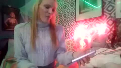 Snapshot of sexxileeah42o chatting on 10-20-25, 02:34 Leeah CloudZzz online show from 10-20-25, 02:34