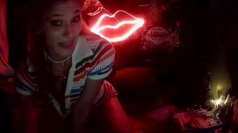 Snapshot of sexxileeah42o chatting on 11-10-25, 04:17 Leeah CloudZzz online show from 11-10-25, 04:17