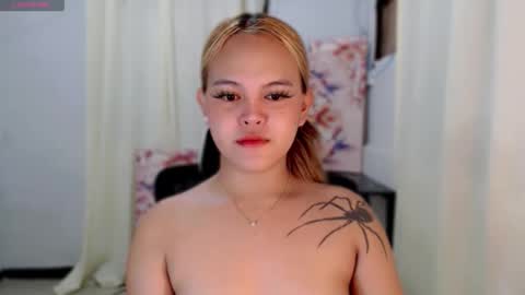 sexxxy_caroline online show from 05-04-26, 09:49