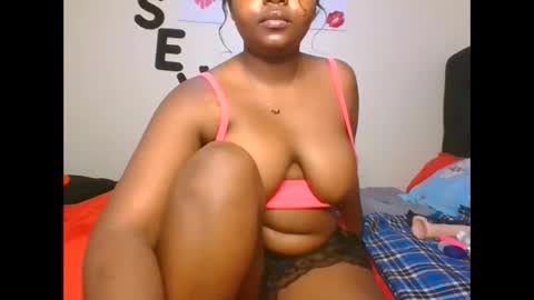 Snapshot of sexxy_bhaddie chatting on 03-07-25, 01:42 kisses online show from 03-07-25, 01:42