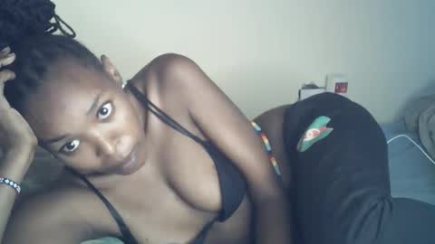 sexxy_curvy23 online show from 04-17-26, 06:05