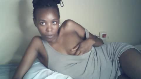 sexxy_curvy23 online show from 05-07-26, 06:02