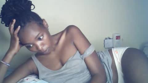 sexxy_curvy23 online show from 05-09-26, 02:17