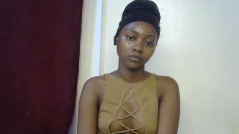 Snapshot of sexxy_divaa chatting on 04-19-26, 08:02 vicky online show from 04-19-26, 08:02