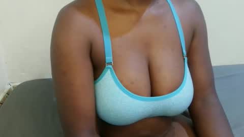 sexxy_maya1 online show from 04-13-26, 09:48