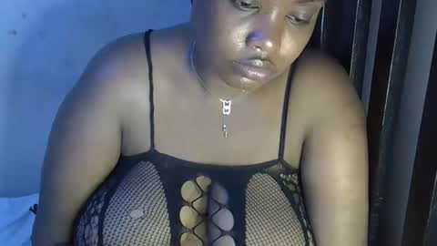 Snapshot of sexxy_mish chatting on 10-27-25, 03:32 sexxy_mish online show from 10-27-25, 03:32