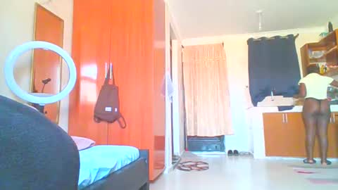 Snapshot of sexxy_thick_ebony chatting on 10-01-25, 07:14 Sweet doll online show from 10-01-25, 07:14