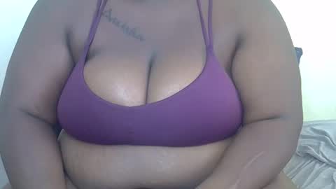 Snapshot of sexxydripy chatting on 02-18-26, 12:01 sly online show from 02-18-26, 12:01