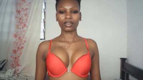 Snapshot of sexxypixie chatting on 04-05-26, 10:45 sexxypixie online show from 04-05-26, 10:45