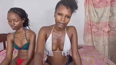 Snapshot of sexxypixie chatting on 04-27-26, 11:52 sexxypixie online show from 04-27-26, 11:52