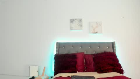 Snapshot of sexy_3512 chatting on 12-27-24, 07:57 LUXURY online show from 12-27-24, 07:57