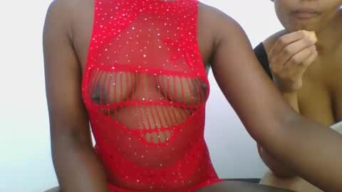 Snapshot of sexy__lips chatting on 12-28-24, 08:37 Tina online show from 12-28-24, 08:37