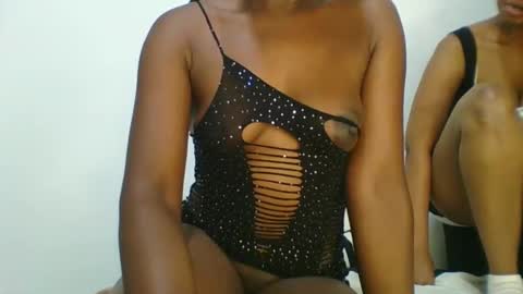 Snapshot of sexy__lips chatting on 12-28-24, 07:43 Tina online show from 12-28-24, 07:43