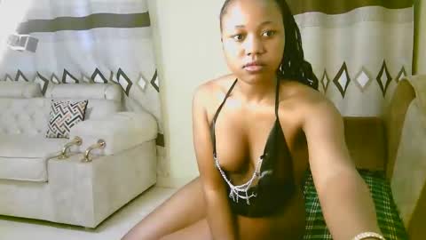 Snapshot of sexy_ariana_2 chatting on 12-02-25, 11:48 Ariana online show from 12-02-25, 11:48