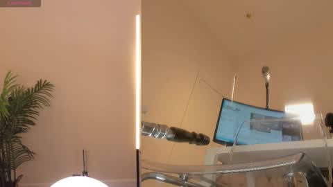 Snapshot of sexy_blonde_doll chatting on 09-30-25, 12:04 Lina online show from 09-30-25, 12:04