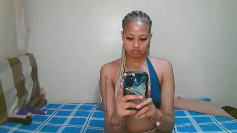 Snapshot of sexy_bluegirl chatting on 04-19-26, 04:28 sexy_bluegirl online show from 04-19-26, 04:28