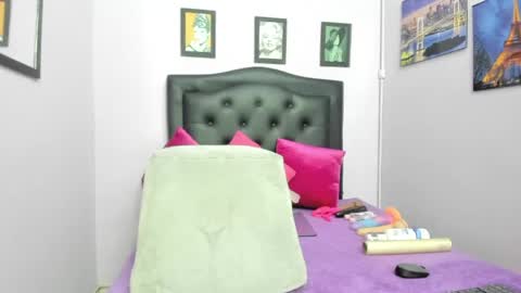 Snapshot of sexy_candy18x chatting on 06-04-26, 12:05 sexy_candy18x online show from 06-04-26, 12:05